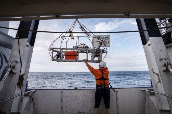 Deckhand deploying DTIS from stern of research vessel Tangaroa
