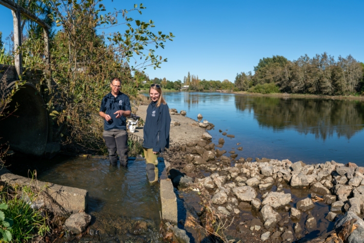 Rachel Crawford and Paul Franklin inspecting a fish passage on the Waikato River.