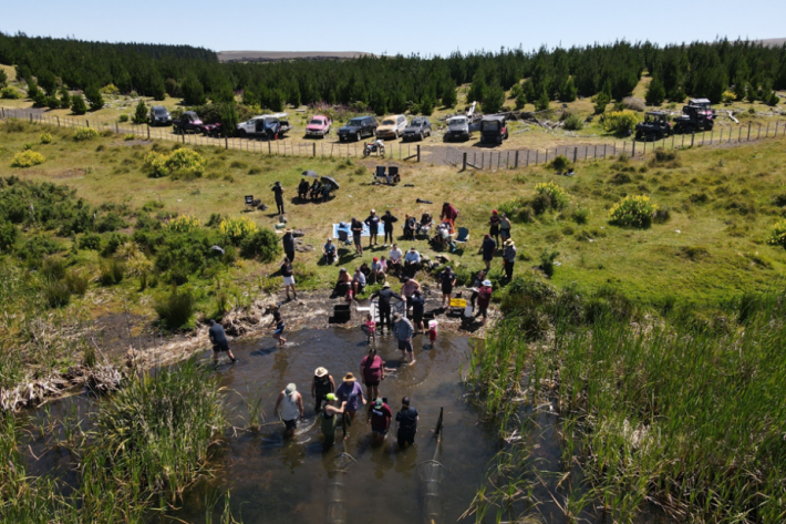 Hapuu members gathered at Lake Tahaaroa