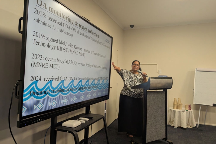 Dr Aleluia Taise presents work on Samoa's efforts in addressing ocean acidification
