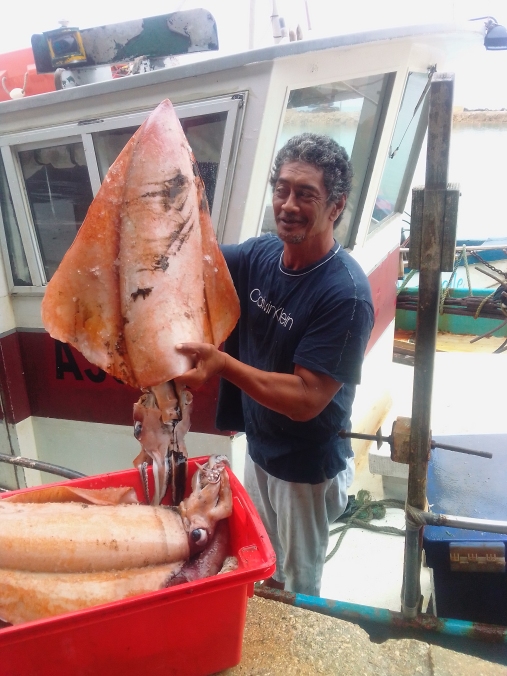 Tongan fisher ‘Asaeli Nehoa with a diamondback squid