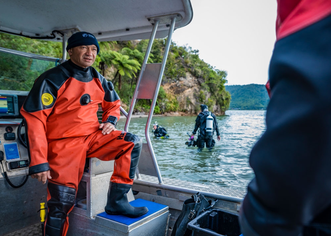 NIWA diver Aleki Taumoepeau, Lake Rotoiti.