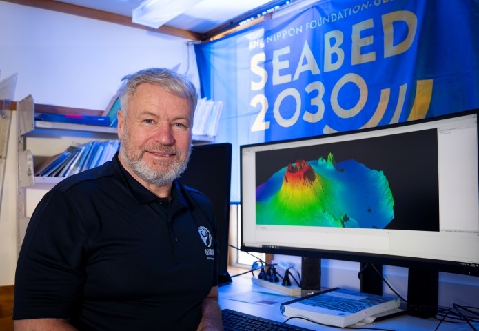 Kevin Mackay, Marine Geologist / TESMaP voyage leader, in the seismic lab at Greta Point looking at the Hunga Tonga-Hunga Ha'apai volcano 3D map.