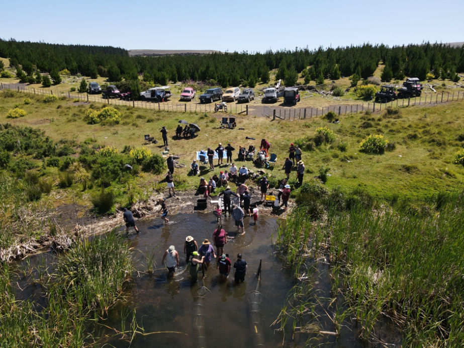 Hapuu members gathered at Lake Tahaaroa