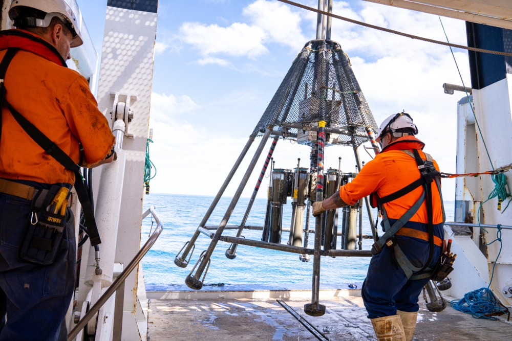 Daniel Aupa'au retrieving the mulitcore sampler from the cutaway of the RV Tangaroa