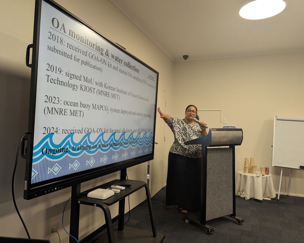 Dr Aleluia Taise presents work on Samoa's efforts in addressing ocean acidification