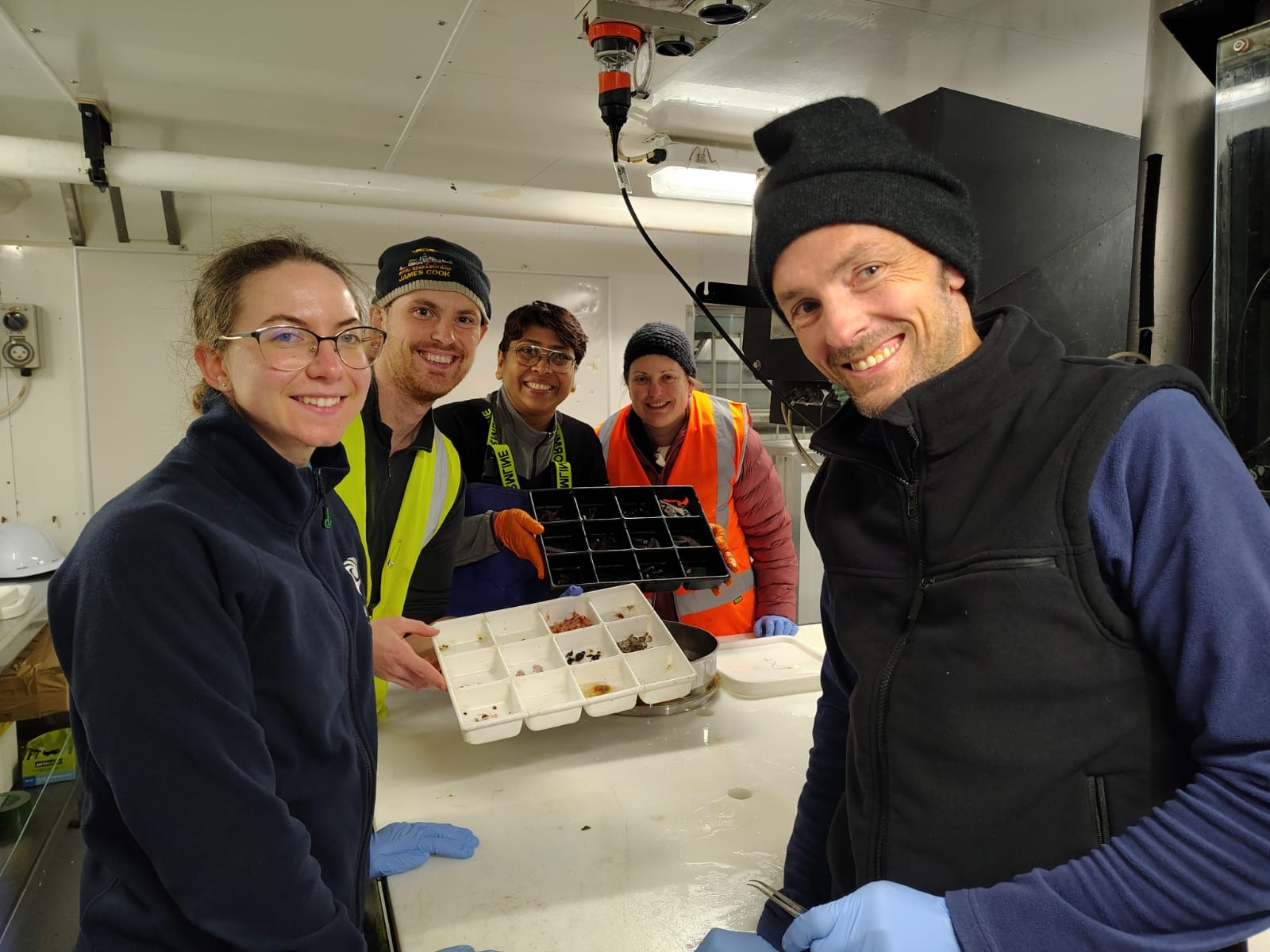 Late night sorting team assists Svenja